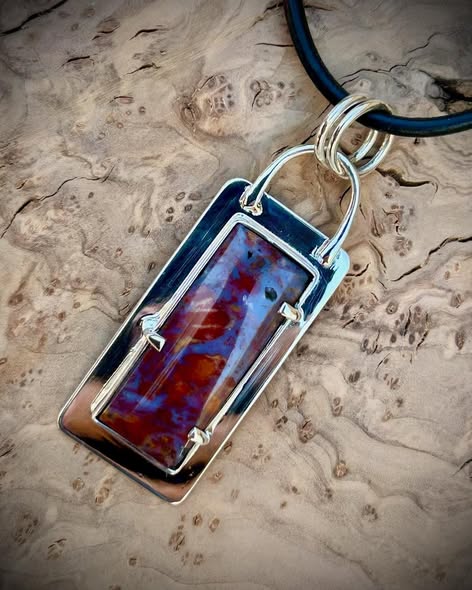 Wingate agate pendant